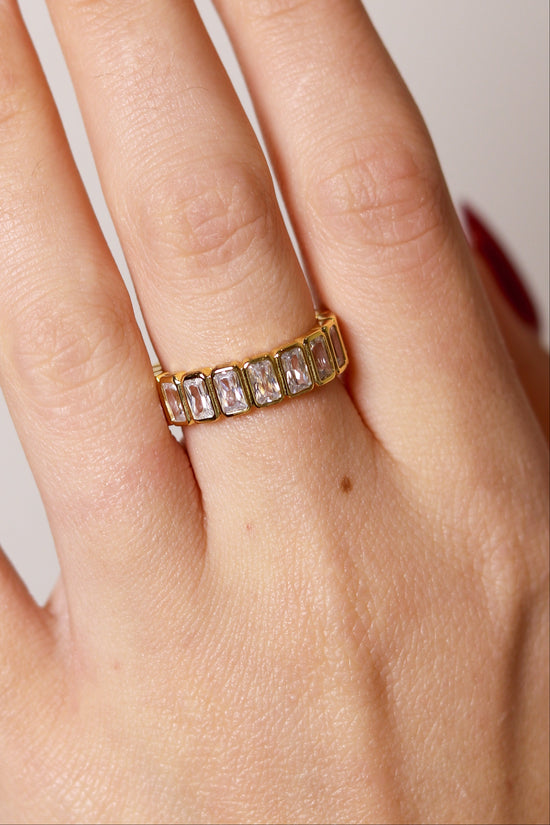 Emerald Infiity Ring